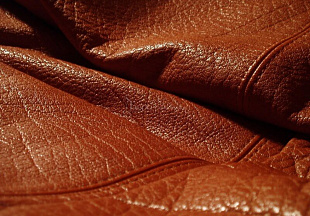 Чем смягчить натуральную кожу? Обзор основных средств для придания мягкости кожаным изделиям